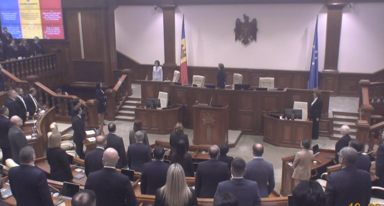 LIVE: Începe activitatea noului Legislativ. Zinaida Greceanîi prezidează ședința