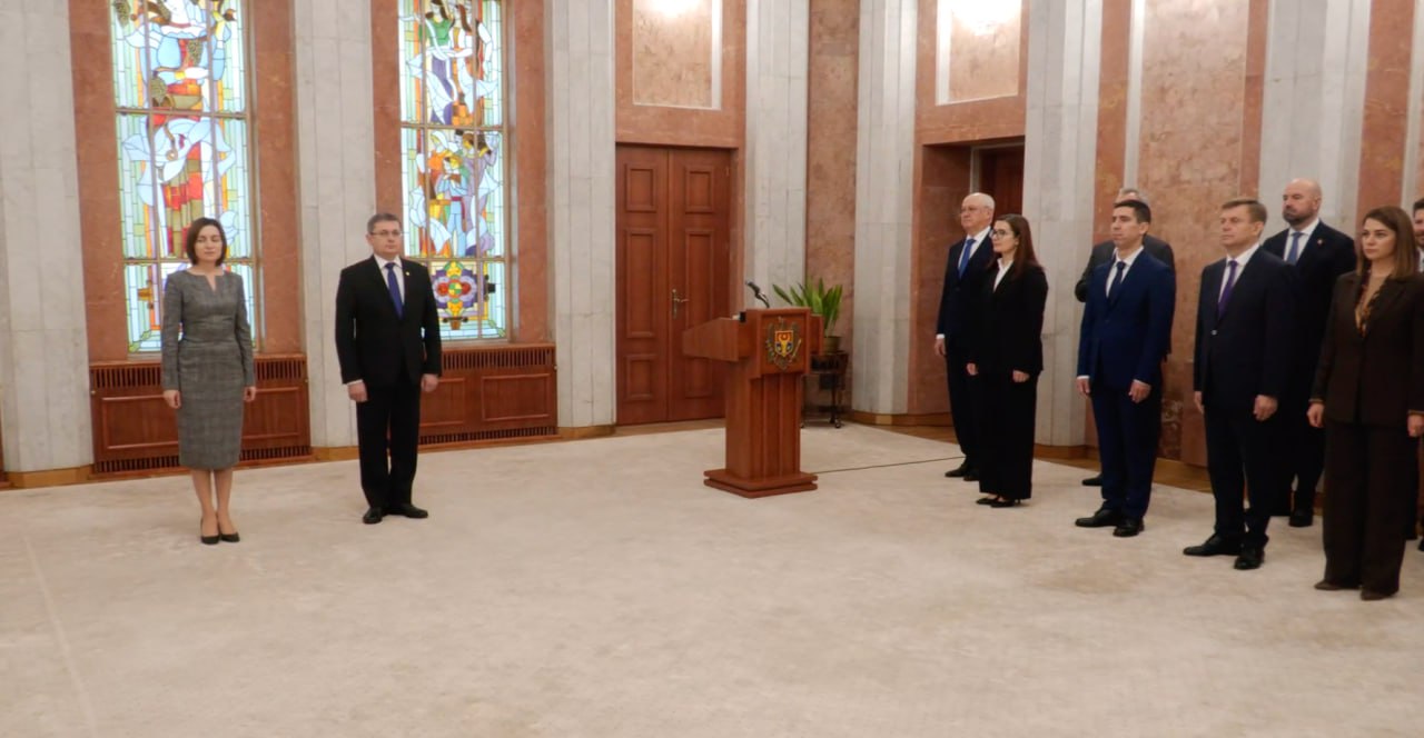 Guvernul Munteanu depune jurământul de învestire în funcție