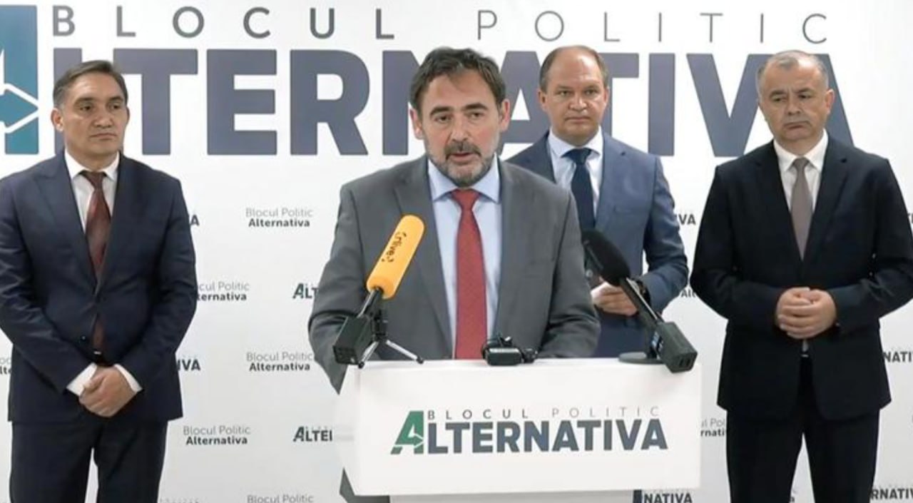 S-a găsit deputatul care trăiește cu 33 de mii de lei pe an. Este vorba de Mark Tkaciuk, devenit în ultimii ani marginal în politica moldovenească, dar pe care Ion Ceban a decis să-l aducă în Parlament în calitate de deputat. Tot Tkaciuk este cel care a susținut federalizarea R. Moldova