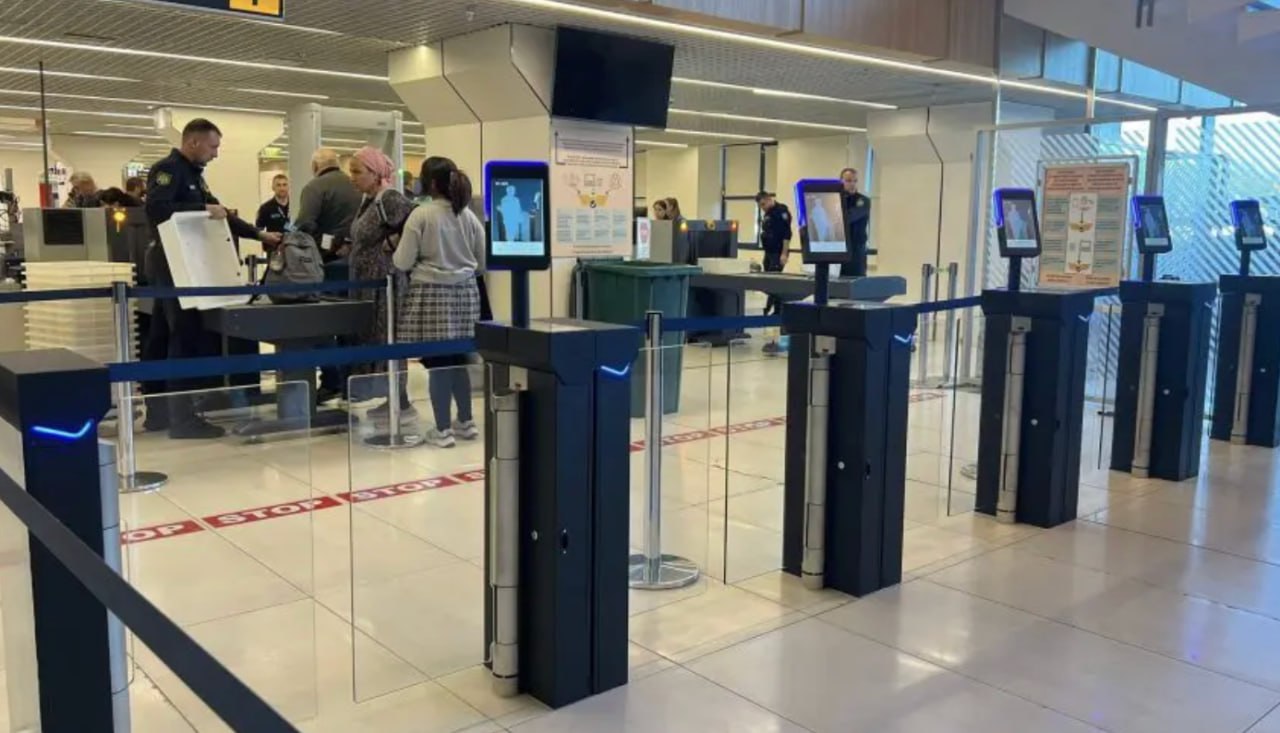 Scanerele de la Aeroport, inaugurate oficial: Conform reprezentanților Aeroportului, sistemul denumit PAX Track reprezintă instrument inovator, care va fluidiza fluxul de pasageri și va contribuit „la o experiență de călătorie mai rapidă, mai sigură și mai confortabilă”