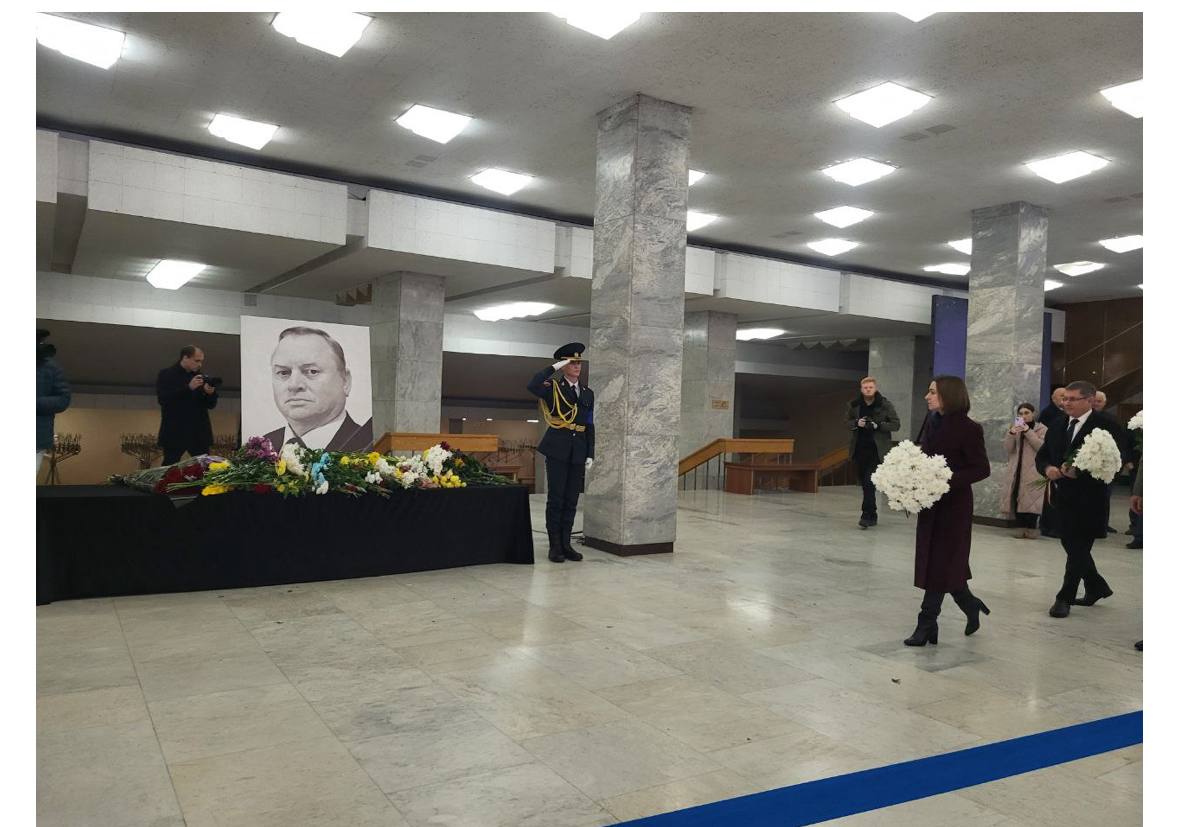 Ilie Ilașcu, condus pe ultimul drum. Zeci de oameni îi aduc omagiu la Palatul Național