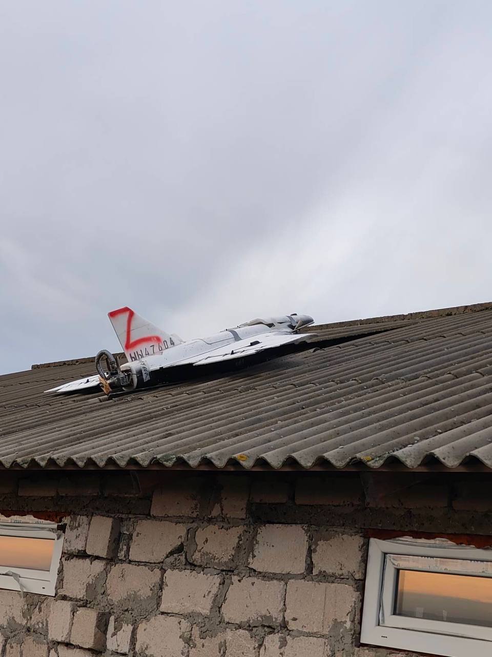 Poliția de Frontieră: Acum câteva minute, într-o livadǎ din localitatea Cuhureştii de Jos, raionul Florești, pe casa paznicului a căzut o dronă