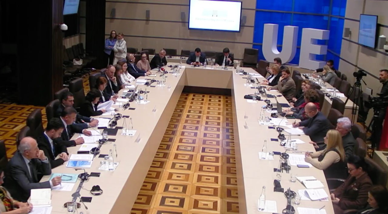 Scandalul de milioane de la TRM a ajuns la PG. Mircea Surdu a depus ieri o sesizare la procuratură, înaintea audierilor din Parlament: __Alegătorii din RM au trecut proba „europenizării”, să vedem dacă o fac și ____deputații____.__