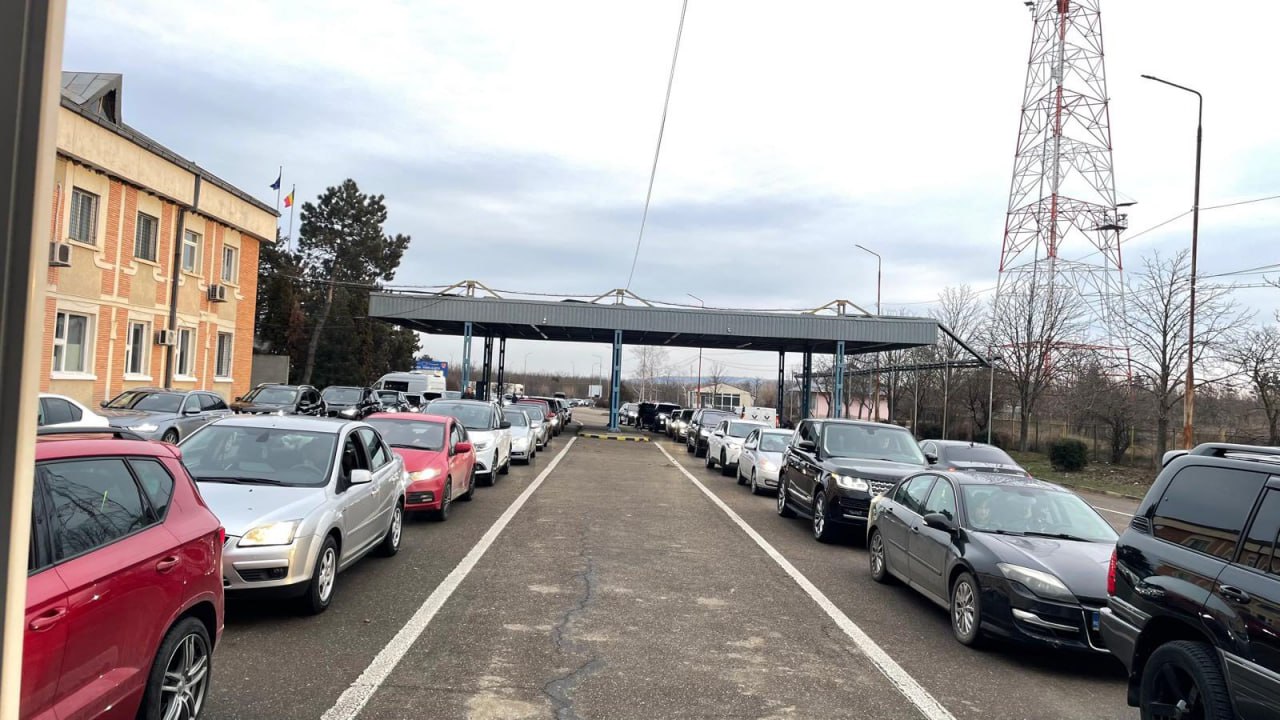 Cozi la ieșirea din Moldova: cele mai aglomerate puncte de trecere a frontierei
