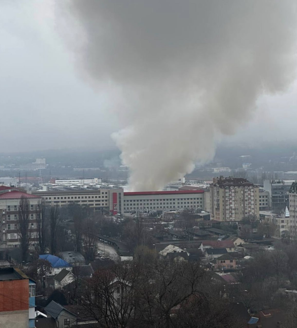 Chișinău: Incendiu de proporții la un depozit cu produse alimentare. Nivel sporit de intervenție
