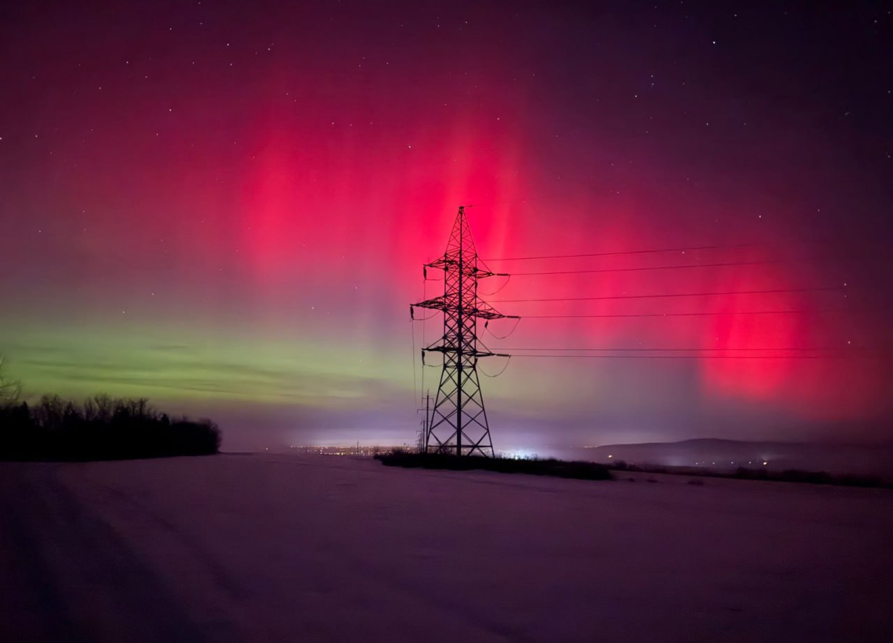 Aurora boreală a putut fi observată în mai multe regiuni ale Republicii Moldova în noaptea de 19 spre 20 ianuarie. Președintele raionului Sîngerei, Cristian Cainarian, a confirmat că fenomenul natural a apărut în zona satelor Rădoaia și Sîngereii Noi, publicând o serie de imagini