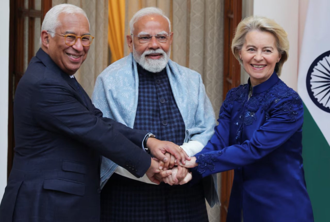India și Uniunea Europeană au ajuns marți la un acord comercial istoric care va reduce semnificativ tarifele pentru majoritatea bunurilor, având ca scop dublarea comerțului bilateral până în 2032 și diminuarea dependenței de SUA. Acordul elimină sau reduce tarifele pentru 96,6% din bunurile UE și 99,5% din produsele indiene pe parcursul a șapte ani