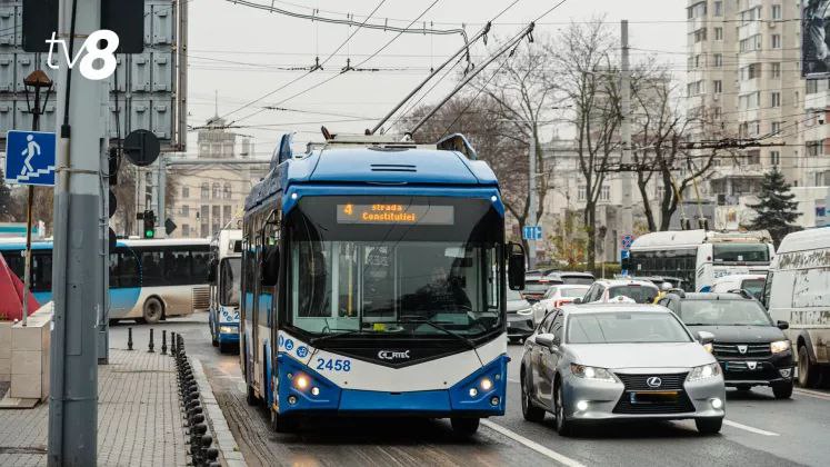 În urma penei de curent care a afectat sistemul electroenergetic național, circulația troleibuzelor în Chișinău se desfășoară parțial. RTEC anunță că vehiculele operează în regim autonom sau diesel pe mai multe rute, inclusiv 1, 7, 13, 16, 25, 33-38 și altele