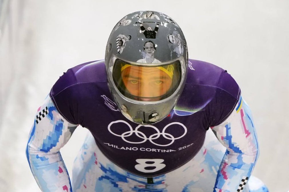 Skeletonistul ucrainean Vladyslav Heraskevych a fost descalificat de la JO 2026 după ce a purtat o cască cu numele sportivilor ucraineni uciși în război de Rusia, CIO invocând __reguli antipolitice__. Link