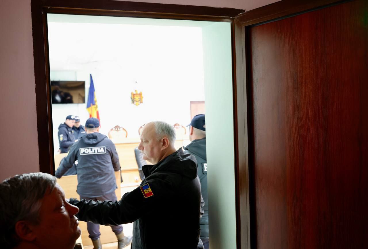 Igor Dodon nu a putut să stea departe de conflictul de la Dereneu și a venit azi dimineață să-și exprime susținerea __în calitate de creștin.__