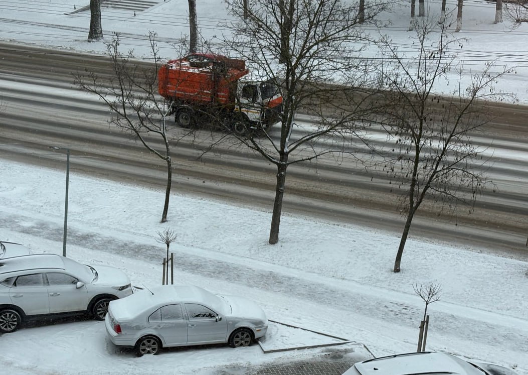Situația la moment în Capitală: Strat subțire de zăpadă, vânt și condiții de iarnă pe drumuri