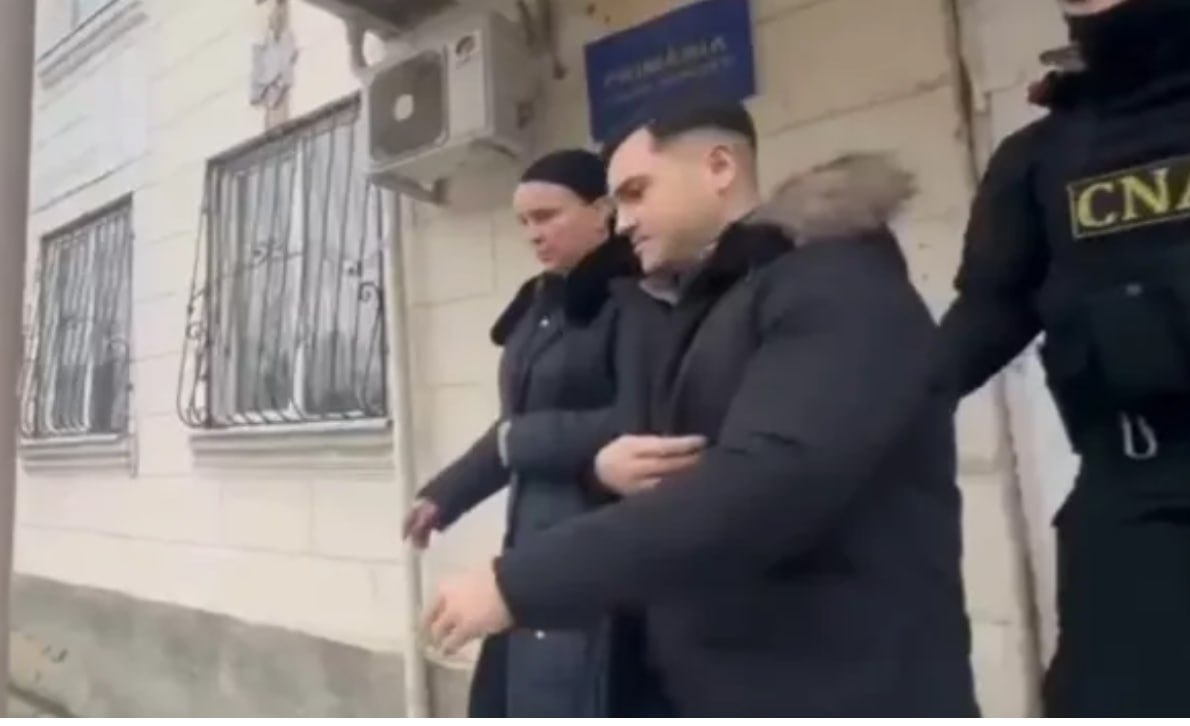 Primărița, Eleonora Șaran, viceprimarul orașului Durlești, Mihai Enachi, și alte două persoane au fost plasați în arest pentru 30 de zile