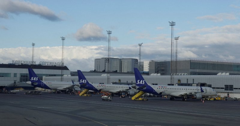 Criza combustibilului, primele efecte. Compania aeriană scandinavă SAS va anula 1.000 de zboruri în aprilie din cauza prețurilor ridicate ale kerosenului
