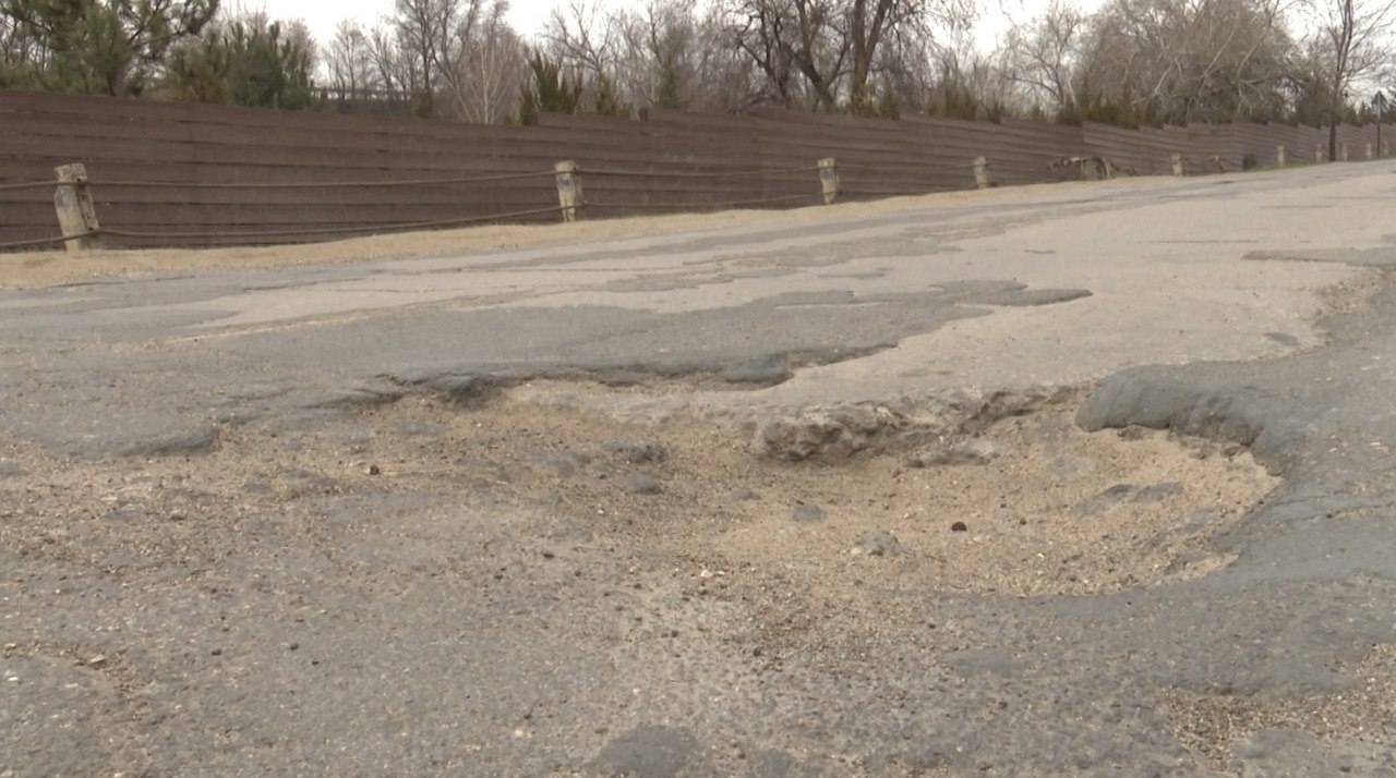 Drum distrus la intrarea în Chișinău: Șoferii circulă cu 20 km/h între Cimitirul „Sfântul Lazăr” și șoseaua Balcani