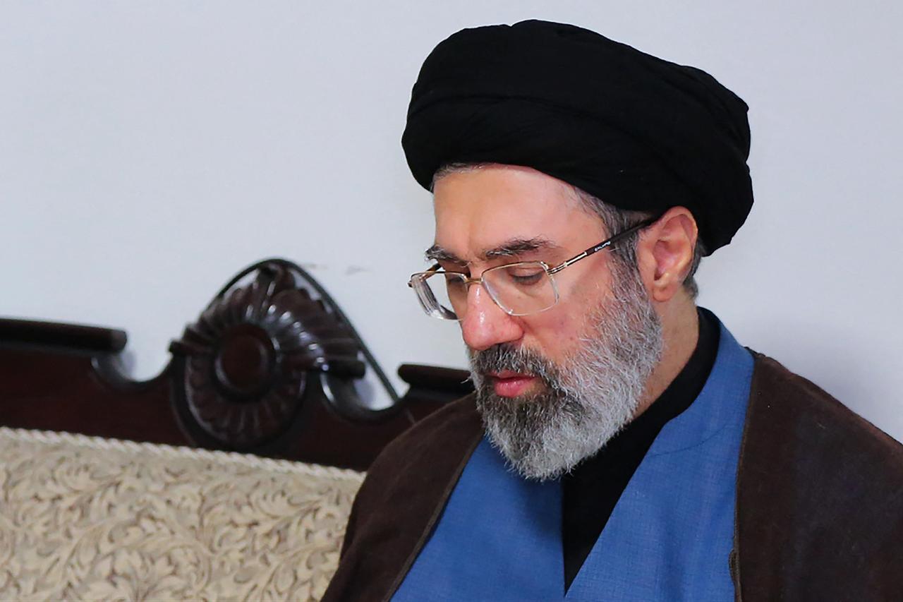 Liderul suprem iranian Mojtaba Khamenei a negat categoric că forțele Republicii Islamice sau alte grupuri din Frontul Rezistenței au fost responsabile pentru atacurile recente din Turcia și Oman, două țări cu care Iranul menține relații bune