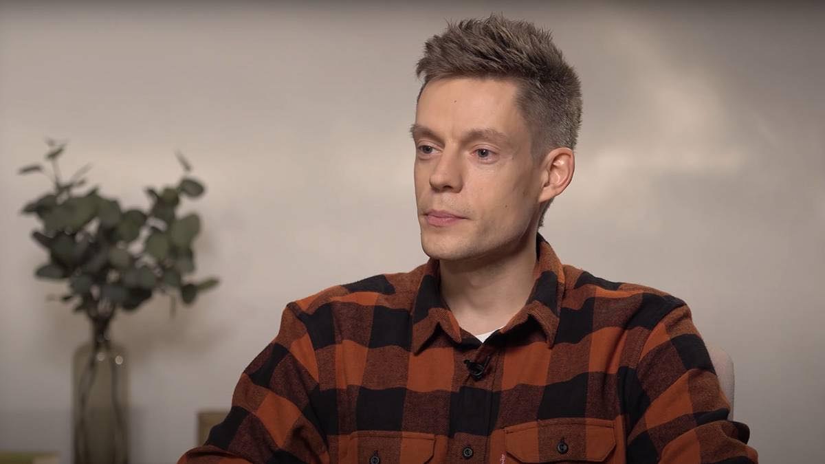  Știri din ruskii mir. TVRAIN scrie că apartamentul din Moscova al jurnalistului Iuri Dudi a fost sechestrat de autoritățile ruse din cauza neplății amenzilor impuse în urma etichetării sale drept „agent străin". Informația provine de la canalul de Telegram Shot, considerat apropiat de structurile de forță ruse