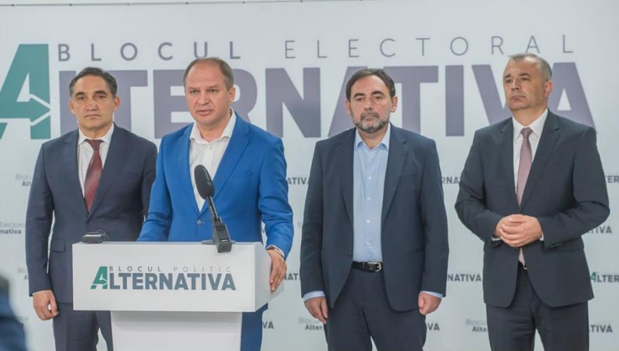 După ce l-a adus pe Mark Tkaciuk în Parlament, Ion Ceban, președintele MAN, anunță că formațiunea sa se retrage din blocul __Alternativa__ format înainte de alegeri, însă va rămâne în fracțiunea parlamentară