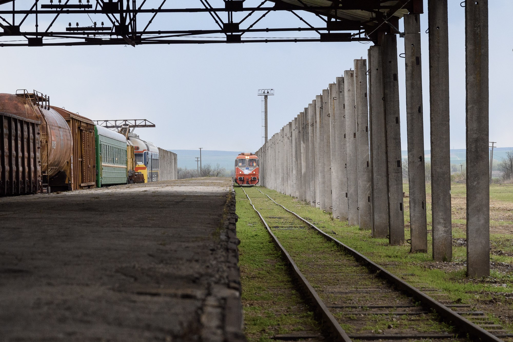 A fost redeschisă linia de cale ferată Cantemir-Fălciu între România și Republica Moldova, după zeci de ani în care infrastructura a fost nefuncțională. Linia a fost adaptată pentru ecartament combinat, larg și european, ceea ce permite conectarea directă a rețelei din Republica Moldova la cea din România, a anunțat Guvernul de la Chișinău