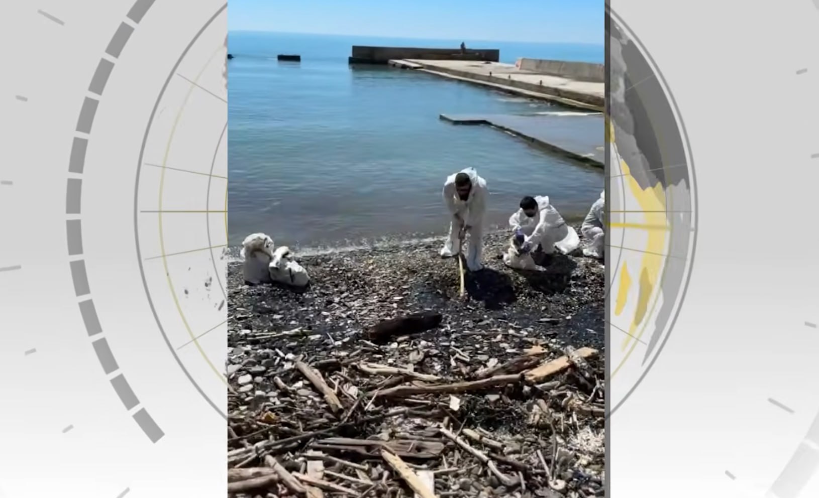 Dezastru ecologic la Tuapse în Rusia: „Ploaie neagră” după incendiul la o rafinărie și scurgeri de petrol în Marea Neagră