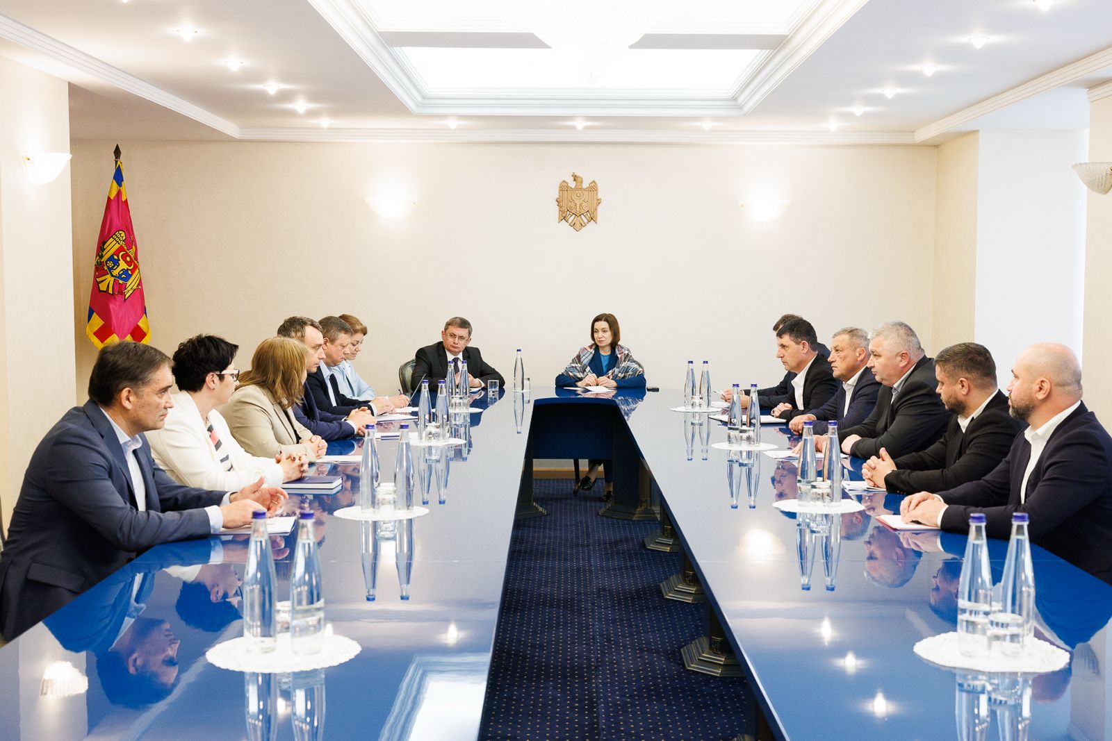 Președinția, mediatoare pe subiectul Găgăuzia. Discuții la președinție cu reprezentanții autonomiei. Președinta Maia Sandu și președintele Parlamentului Igor Grosu au organizat consultări pentru deblocarea situației privind organizarea alegerilor libere și corecte pentru Adunarea Populară a UTA Găgăuzia. La Președinție s-a întrunit grupul de lucru format din deputați ai Adunării Populare a UTAG, condus de Nicolai Ormanji, președintele interimar, deputați din Parlamentul Moldovei și reprezentanți ai Comisiei Electorale Centrale