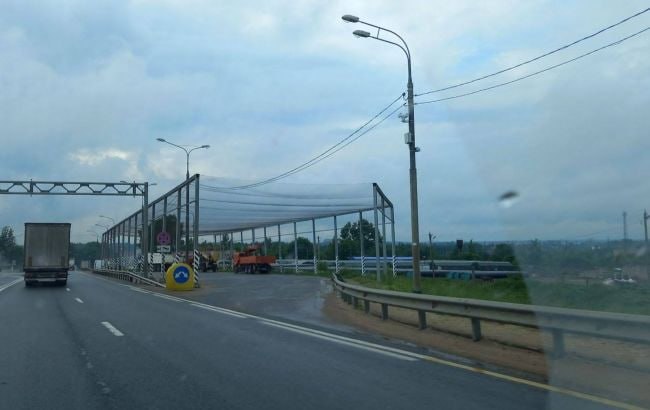 Drumul către palatul lui Putin din Valdai arată ca șoselele de pe front: A fost acoperit cu plase anti-dronă