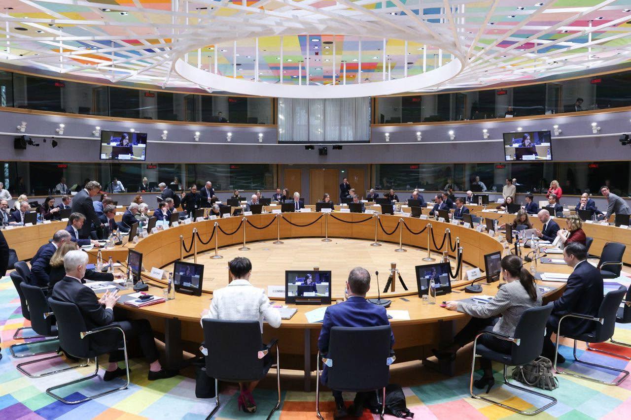 Uniunea Europeană a aprobat în unanimitate poziția comună de negociere pentru deschiderea oficială a primului grup de capitole din procesul de aderare a Republicii Moldova. Vicepremierea Cristina Gherasimov precizează că decizia celor 27 de state membre reprezintă un pas procedural important și reflectă evaluările pozitive privind progresele țării