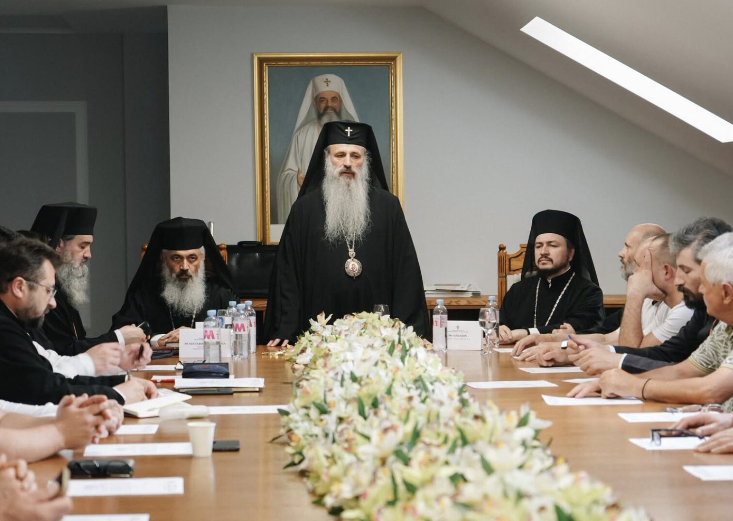 Cine poate fi succesorul lui Petru? Mitropolia Basarabiei preselectează doi candidați pentru funcția de mitropolit: episcopul Antonie de Bălți și episcopul Veniamin al Basarabiei de Sud. Lista va fi înaintată Sfântului Sinod al Patriarhiei Române pentru alegerea finală