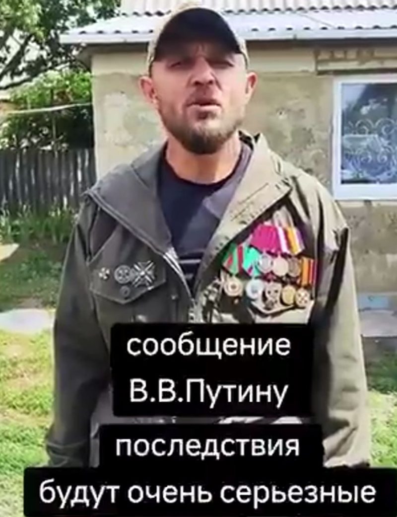 Libertate de exprimare a la Rusia: Soldatul rus Aleksandr Lunin, care amenințase cu revoltă dacă nu se întâlnește cu Putin pentru a semnala abuzuri împotriva militarilor, a fost reținut "pentru simboluri extremiste"