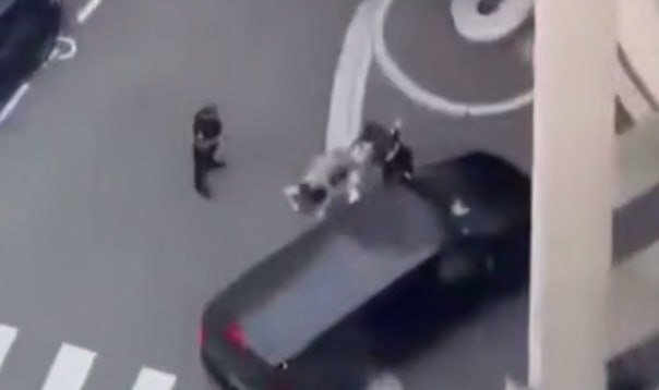 Imagini cu impact emoțional. Oligarhul ucrainean Vadim Ermolaev și alte 2 persoane au fost rănite într-o explozie produsă într-un bloc din Monaco. O persoană necunoscută a lăsat o geantă cu un dispozitiv exploziv în hol și a fugit. Este primul caz de acest fel în istoria principatului