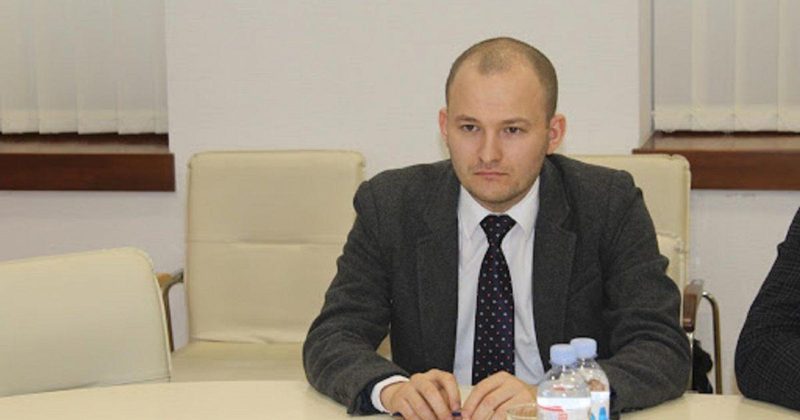 Radu Musteață, ministrul Agriculturii, a demisionat, iar premierul Vasile Tofan i-a acceptat cererea de retragere. Șeful Executivului a declarat că decizia lui Musteață a fost una personală, un gest de responsabilitate pentru a proteja încrederea publică în Guvern. Tofan a asigurat că activitatea ministerului va continua fără întreruperi, iar un nou ministru va fi desemnat în cel mai scurt timp