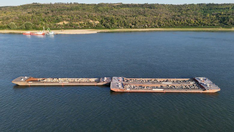 Operațiune pe Dunăre, pentru a crește nivelul apei și a ține centrada Nucleară de la Cernavodă funcțională. Aceasta furnizează energie electrică și ajută și Moldova în momentele dificile