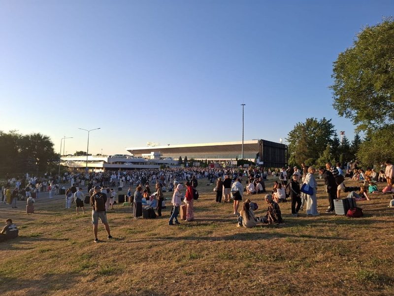 Alertă cu bombă azi dimineață la Aeroportul Internațional „Eugen Doga” din Chișinău. Pasagerii și angajații au fost evacuați