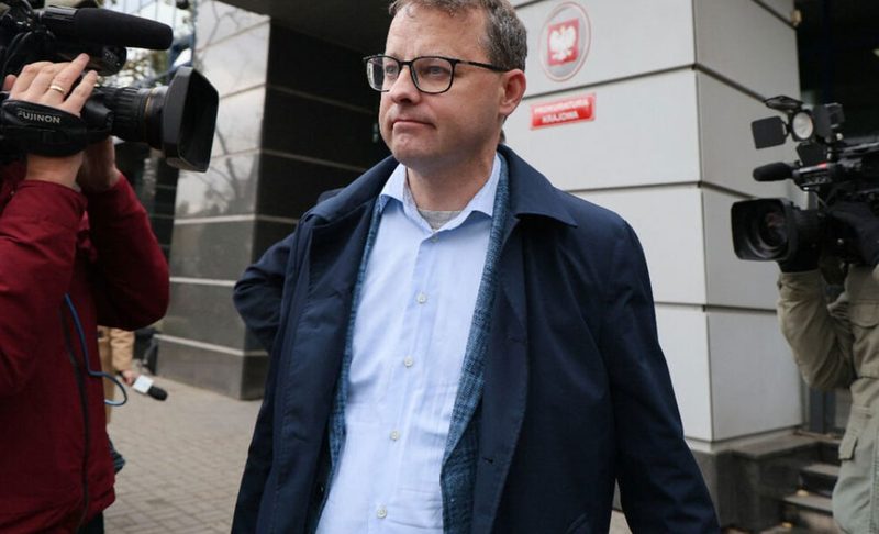 Declară că e la Tiraspol, dar nu există nicio dovadă că este acolo. Fostul viceministru al Justiției din Polonia, Marcin Romanowski, cercetat penal pentru corupție, declară că s-ar afla în regiunea transnistreană, conform unei scrisori chipurile trimisă autorităților poloneze