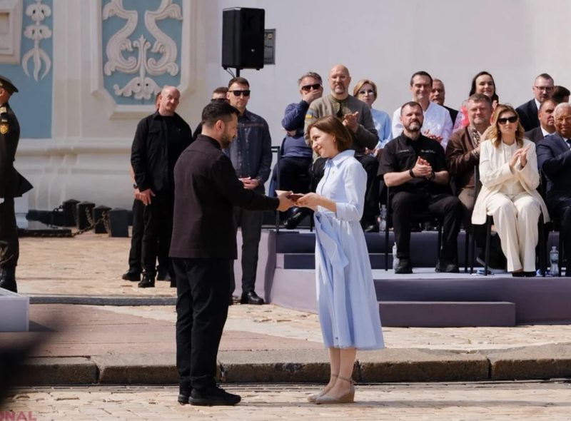 „Gest de apreciere pentru toți moldovenii”. Sandu, decorată de Ziua Ucrainei de Zelenski cu ordinul „Cneaghinea Olga”