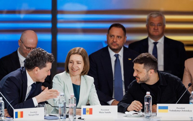 Parlamentul a aprobat în lectură finală un proiect de lege care le permite lucrătorilor independenți să beneficieze de indemnizații de maternitate și alte prestații sociale, începând cu 2027. Pentru aceasta, ei vor trebui să achite o taxă fixă majorată și să depună o declarație la Casa Națională de Asigurări Sociale