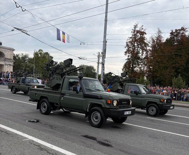 Piesele din tehnica militară care au impresionat la paradă: Tunurile mobile, blindatele Fulger, sistemele de monitorizare și blindatele Piranha