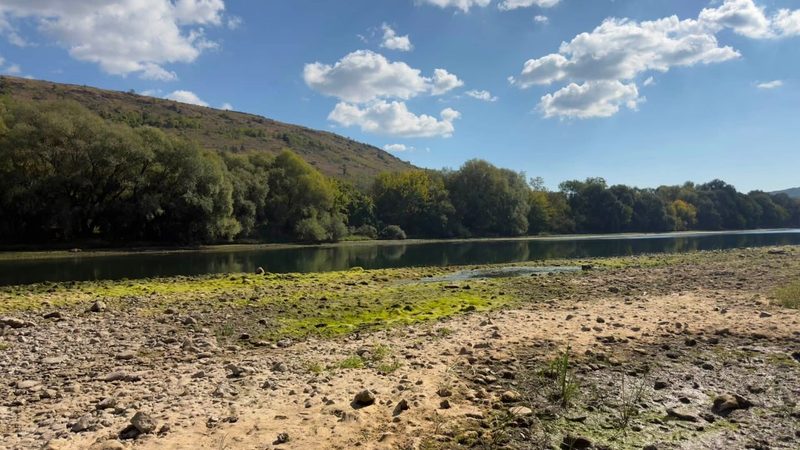 Situația pe Nistru, îngrijorătoare: Nivelul apei scade dramatic la nord din cauza deversărilor tot mai mici, care în ultimele zile cu volumele care intră în Novodnestrovsk