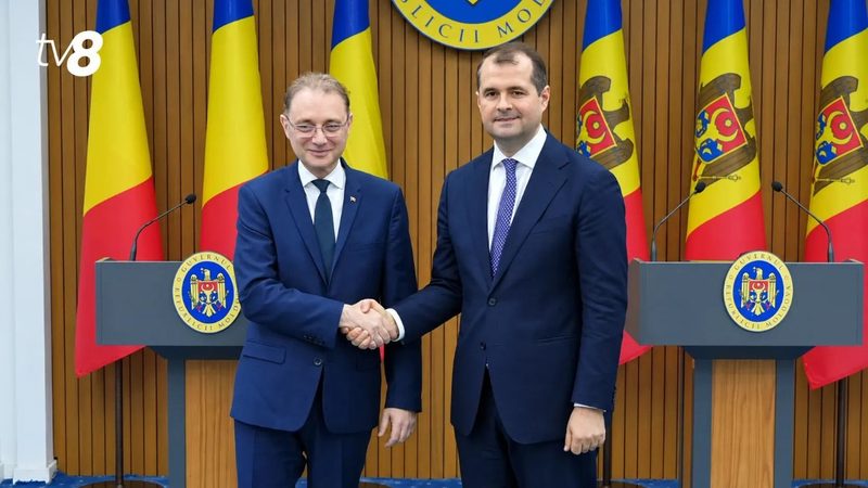 Republica Moldova va primi gaze românești din Marea Neagră începând cu toamna anului 2027, a anunțat premierul Vasile Tofan după întâlnirea cu omologul său de la București, Luca Niculescu, aflat în prima vizită oficială externă din mandatul său. Cei doi au discutat despre accelerarea construcției podului de la Ungheni, conexiunile electrice și investițiile românești în țara vecină